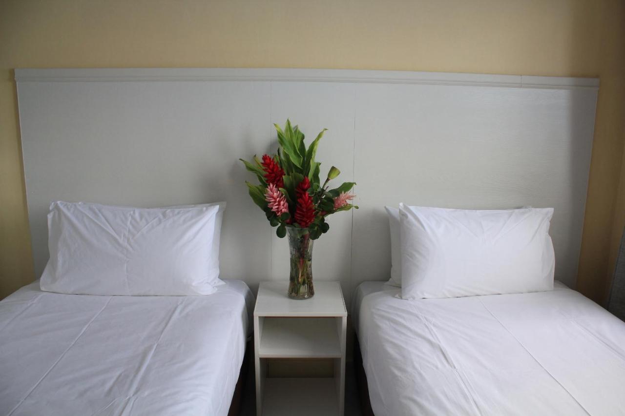 Central Bay Motel Порт Вила Екстериор снимка
